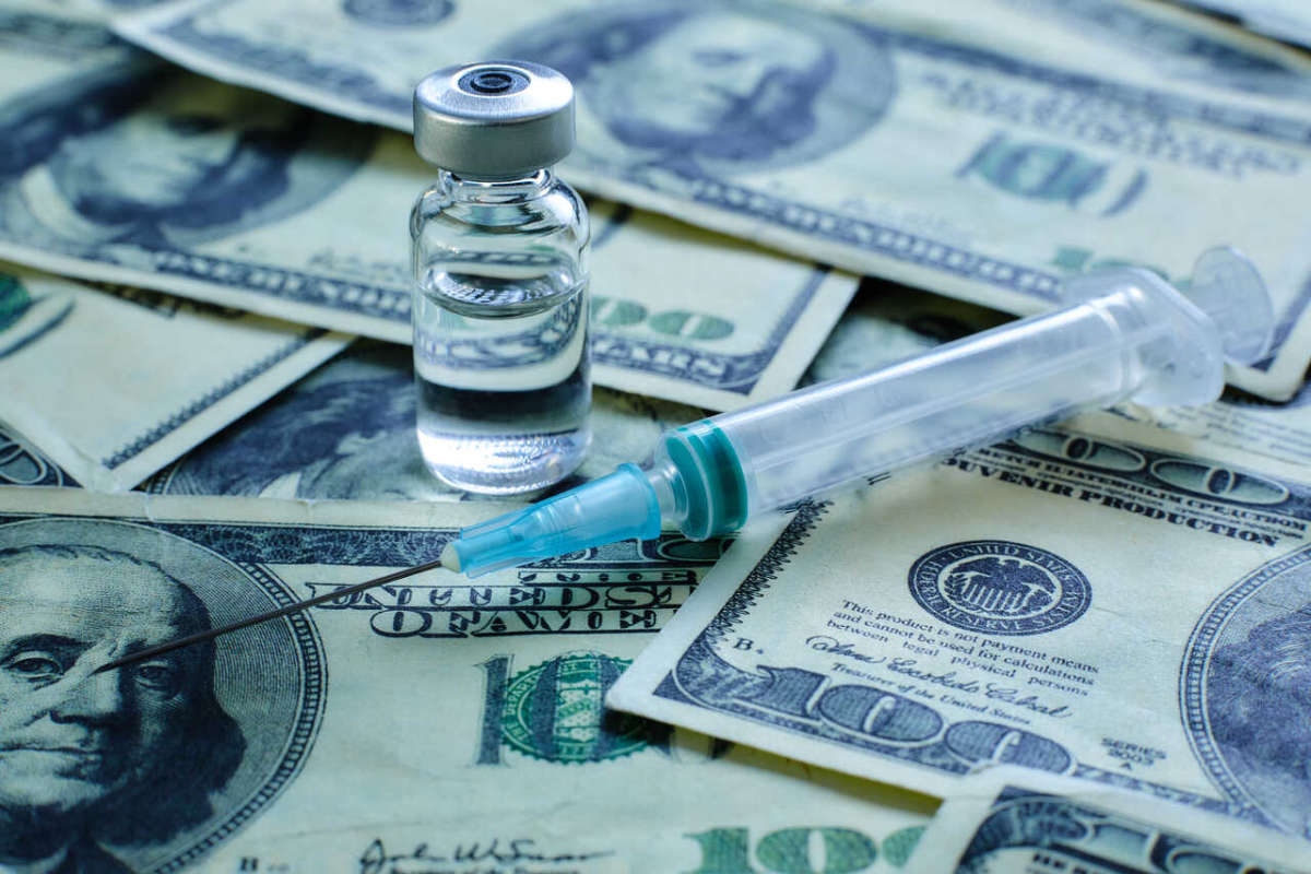 Medical,vaccine,vial,and,syringe,on,the,background,of,one